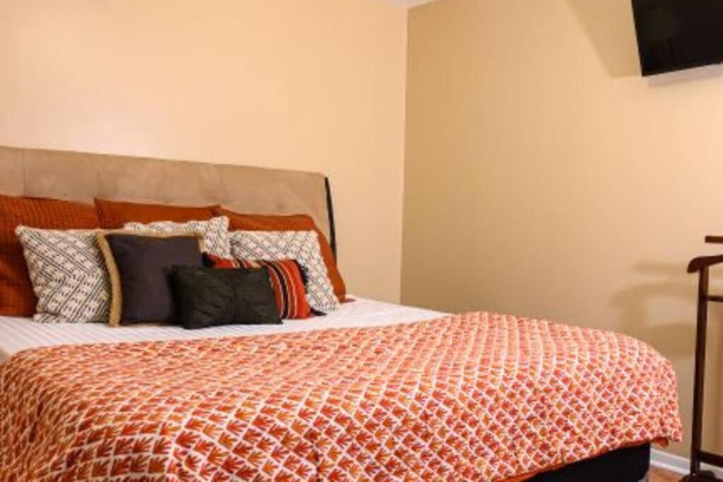 Great 2 Bedroom Condo,Free Parking,Easy Commute. Irvington Bagian luar foto